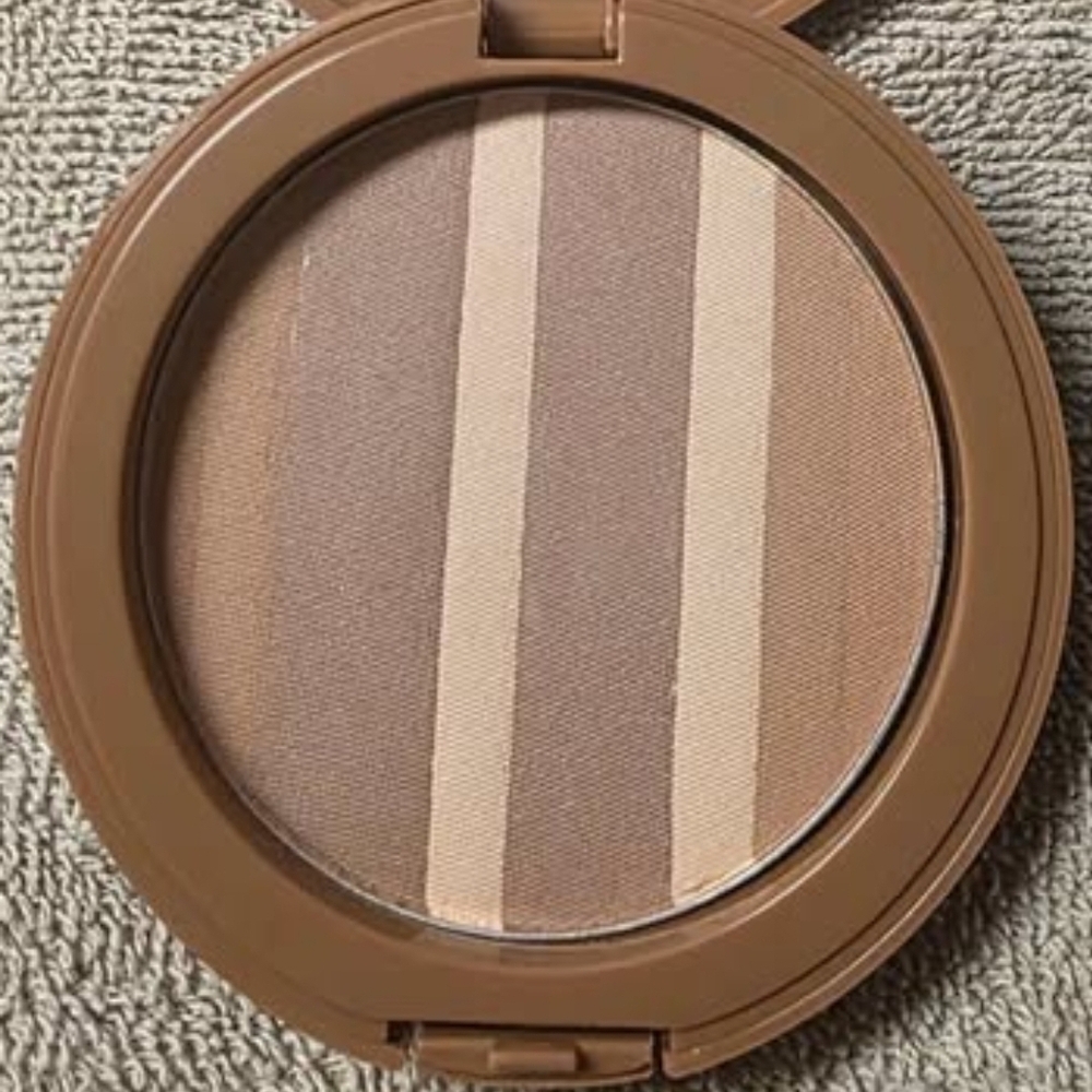 Belle Beauty Cosmetics Bundle by Kim Gravel - Picture 2 of 10